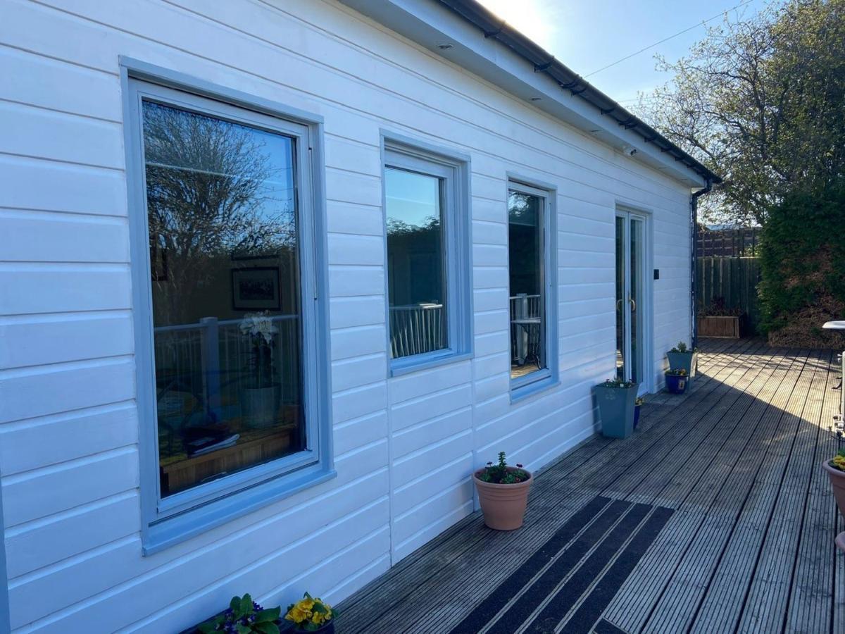 Chalet On The Green - Self Contained With Parking. Inshes Eksteriør bilde