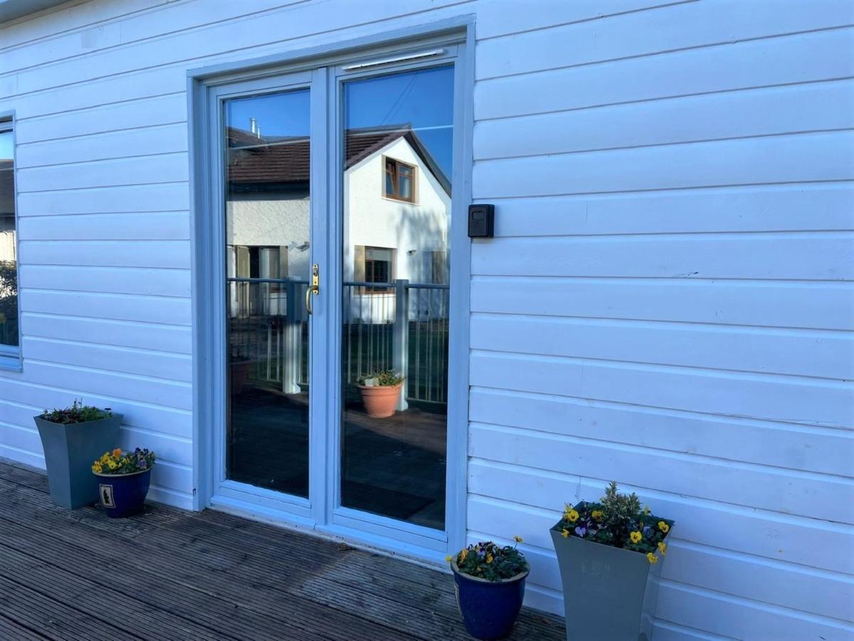 Chalet On The Green - Self Contained With Parking. Inshes Eksteriør bilde