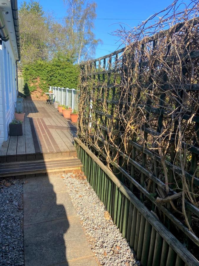 Chalet On The Green - Self Contained With Parking. Inshes Eksteriør bilde